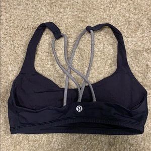 Lululemon navy sports bra 8/10